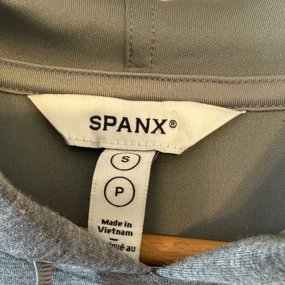 SPANX AirEssentials Cinched Crop Hoodie Mid Gray Heather - Picture 2 of 7